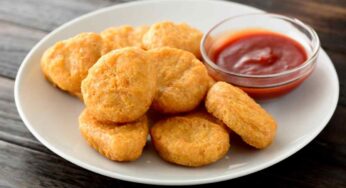 Queste crocchette di pollo sono così croccanti che non potrai fare a meno di mangiarle: e chi le compra più
