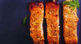 Dei semplici filetti di salmone diventano croccanti e succosi: con questa ricetta porti in tavola una vera gustosità